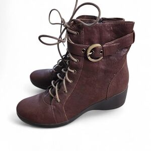 C. Banner Lace Up Ankle Boots in Brown Size 6
